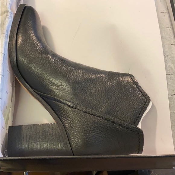 NWT dolce vita size 8 black leather ankle bootie - Picture 4 of 12